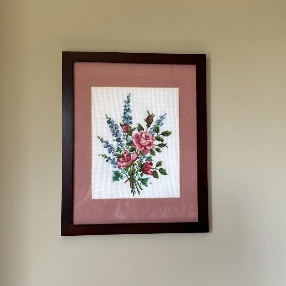 VINTAGE~FLORAL EMBROIDERY~ART~MATTED & FRAMED~ BEAUTIFUL~FINE WORK~PERFECT~ BR